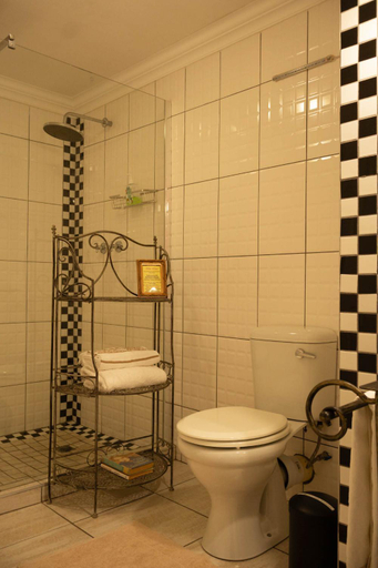 Bathroom 3, Blessings Guesthouse, Amajuba
