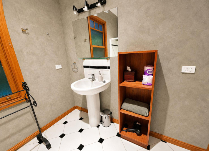 Bathroom 4, Charnwood Cottages, Yarra Ranges - Central