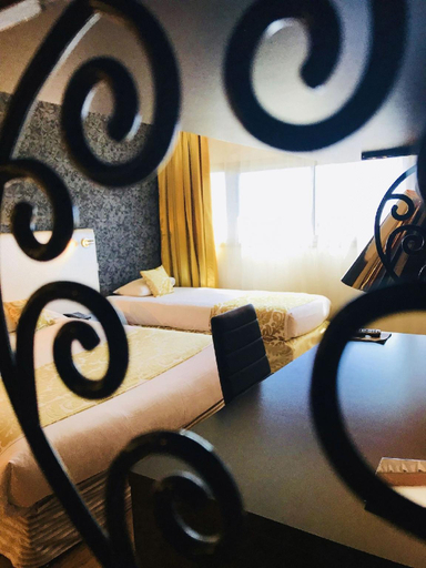 Bedroom 3, Grand Hotel de Nimes 4 etoiles, Gard