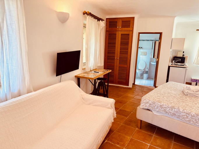 Room 4, Seaview Studio Apartment Sleeps 3 With Pool, Lagos