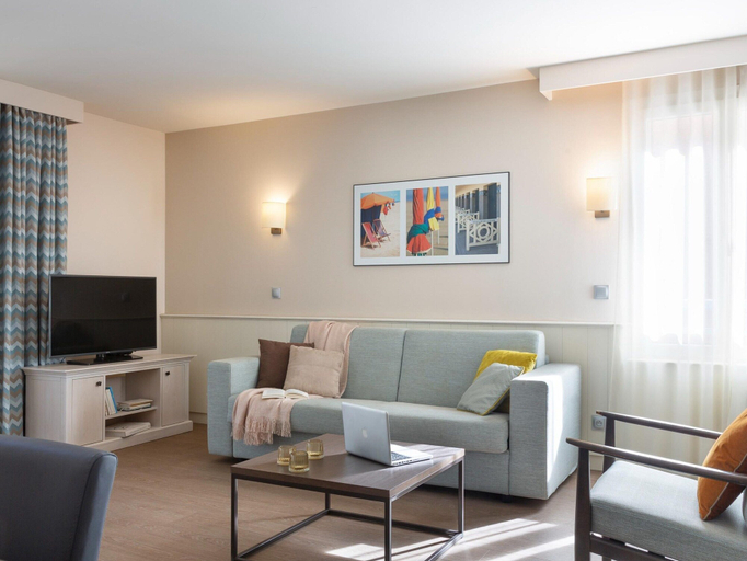 Living room 5, Picturesque Deauville Apartment for 6, Calvados