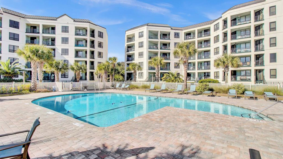 Sport & Beauty 5, 502 Summerhouse by Avantstay Ocean Front Condo w/ Community Pool Access, Charleston