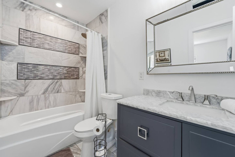 Room 4, Fifa World Cup HQ Luxury 8BR Buckhead Estate, Atlanta