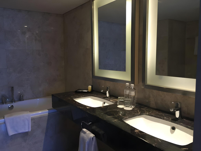bathroom 14