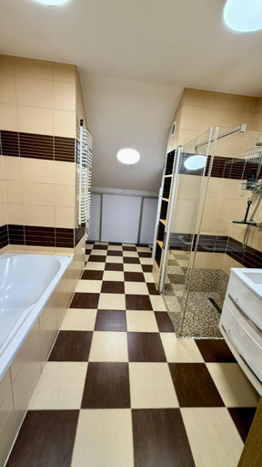 Bathroom 2, Rynek 30, Leżajsk