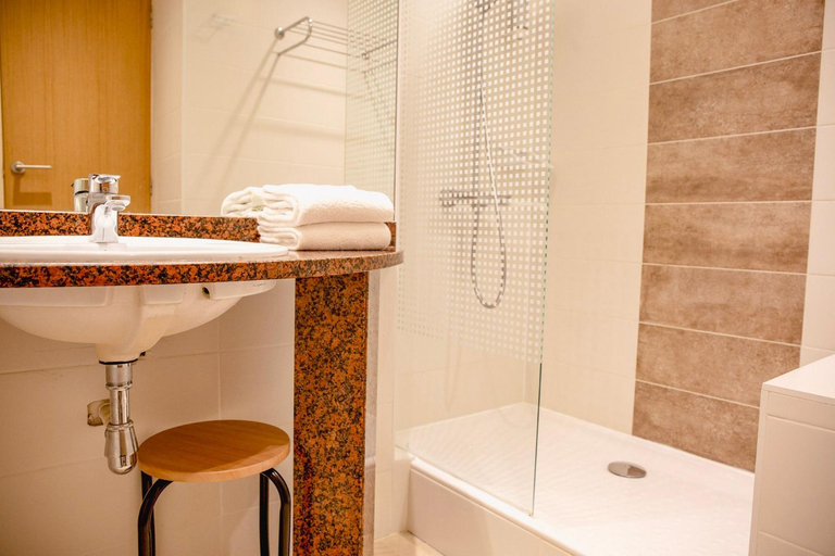 Bathroom 5, Grand Hotel Du Lido - sur la plage d'Argeles, Pyrénées-Orientales