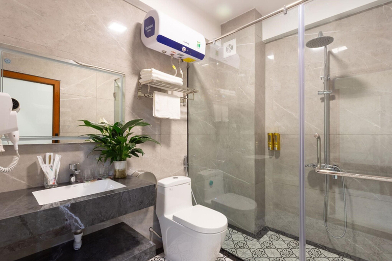 Bathroom 5, O Lily Hotel, Ninh Bình
