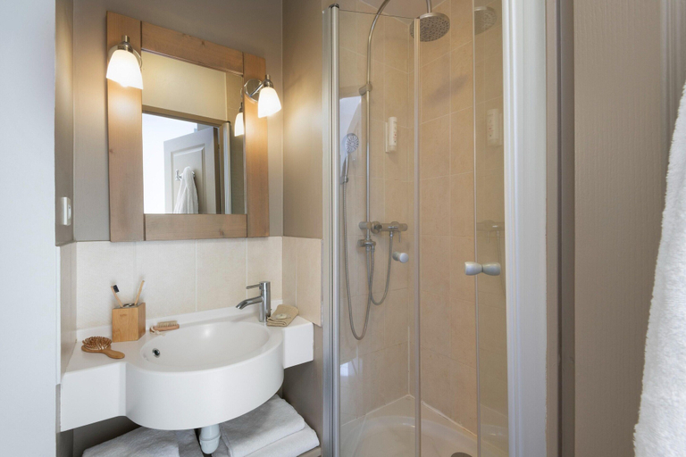 Bathroom 4, Aesthetic Normandy House for 6 With Pool, Calvados
