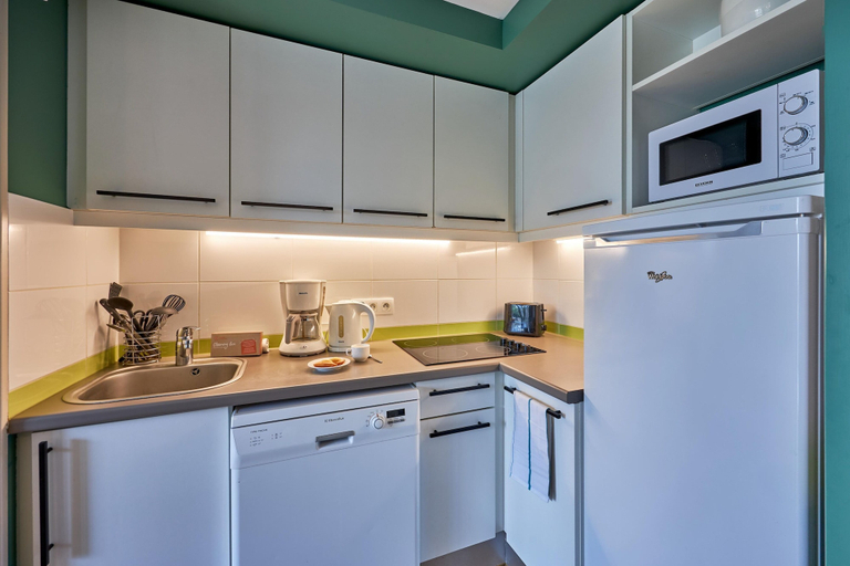 Private kitchen 4, Coastal Chalet for 6 with Pool, Calvados