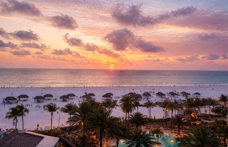 Room 4, Luxury Beach Resort Marco Island Condo Ocean Views Pool Beach, Collier