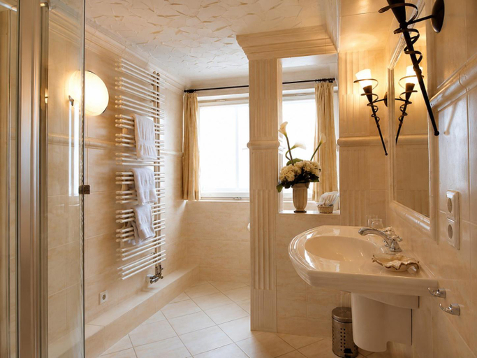 Bathroom 4, Hotel Altes Rathaus, Esslingen