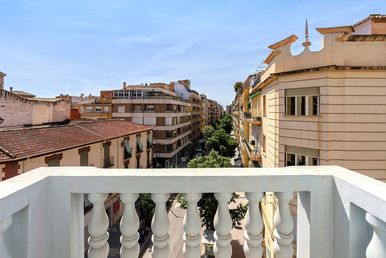 Room 2, Bright Apt in the Heart of Granada San Anton 304, Granada