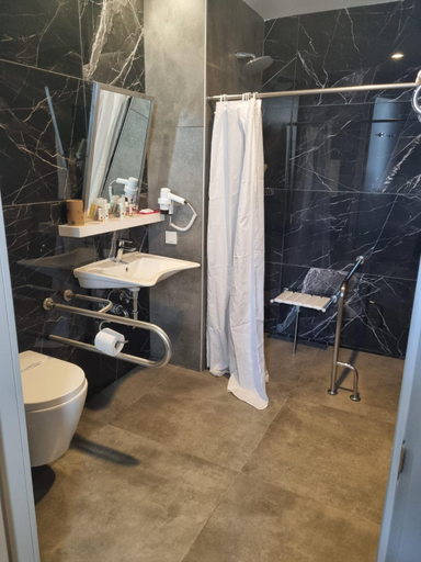Bathroom, Crystal Centro Pearl Collection, Antalya