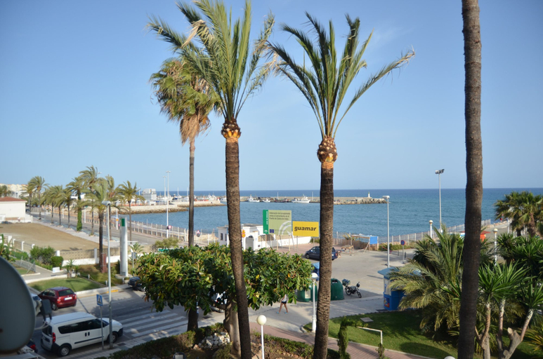 Room 3, Terrasol Puerto Blanco 3-b1 Frontal AL MAR, Málaga