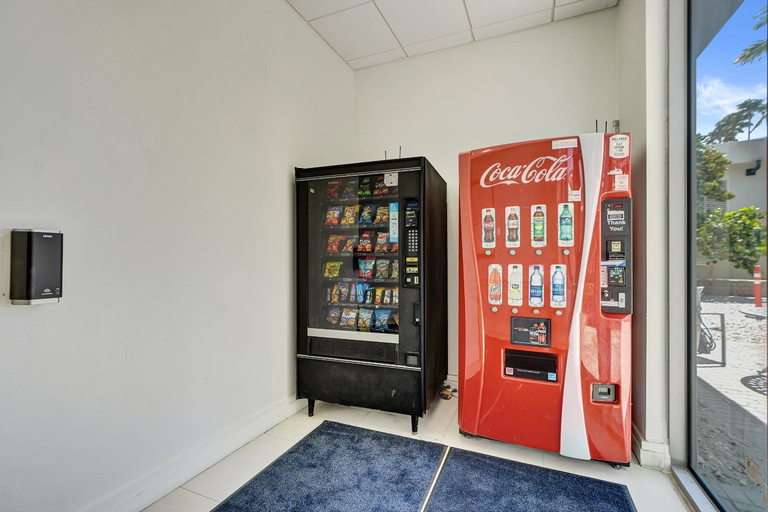 Food & Drinks 3, Sian Oceanfront Condos, Broward