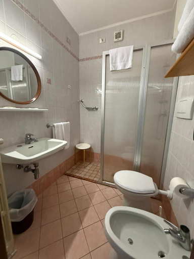 Bathroom 5, Miramare, Venezia