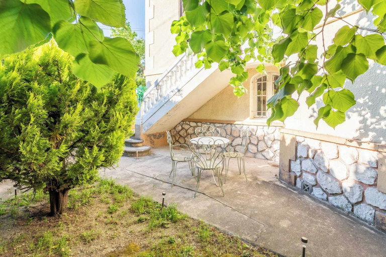 Outdoor dining 2, Charming 1bdr/2p Flat With a Garden, Bouches-du-Rhône