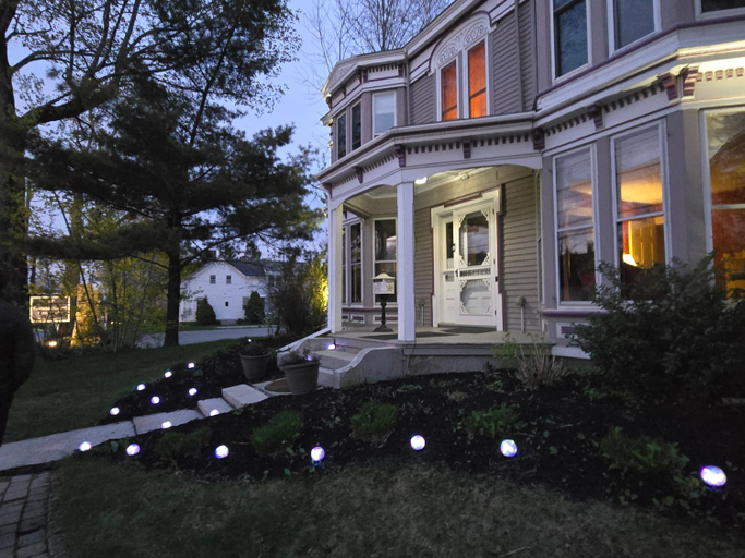 Exterior & Views
