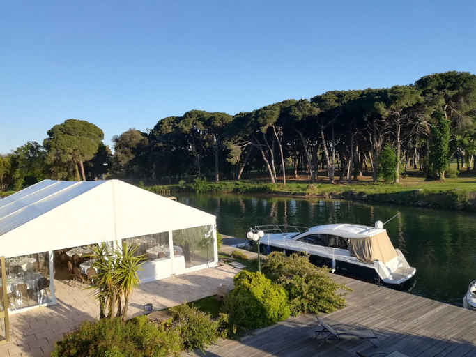 Outdoor dining 2, Family Suite With Garden Terrace, Alpes-Maritimes