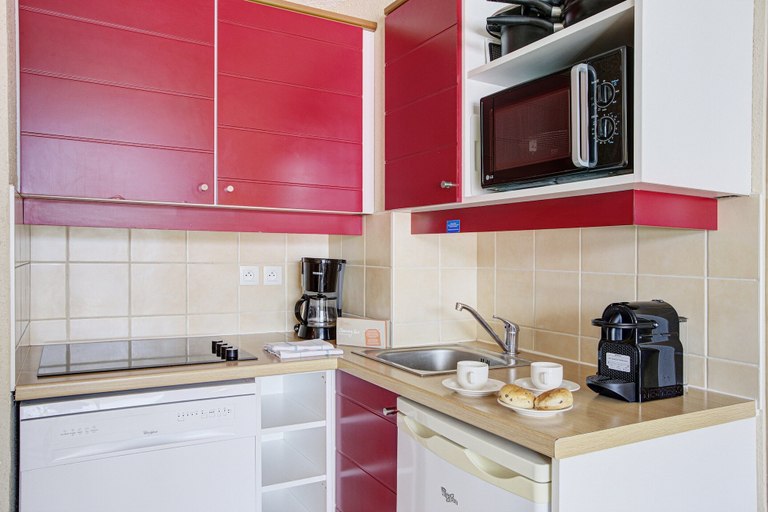 Private kitchen, Scenic Family Apartment in the Pyrenees, Pyrénées-Orientales