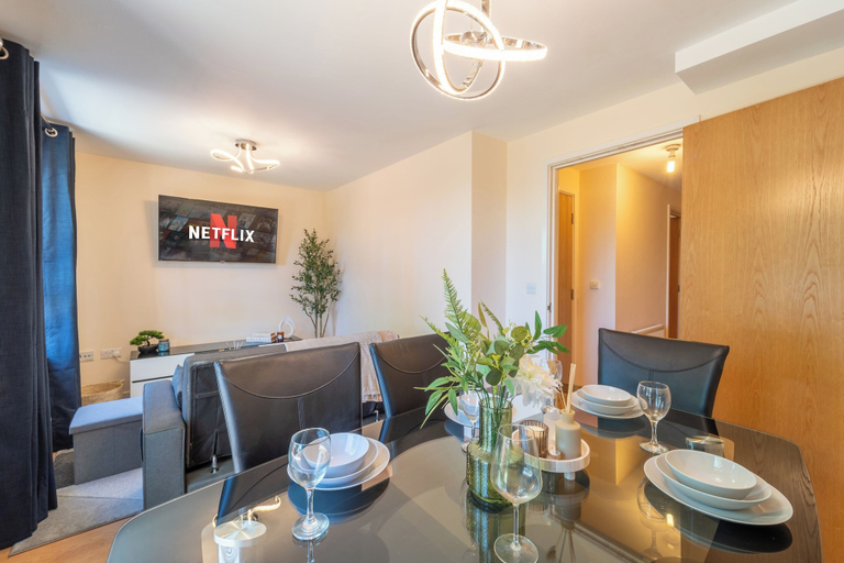 Primary image, Central House - Sleeps 9 - Group Stays, Contactors, Birmingham