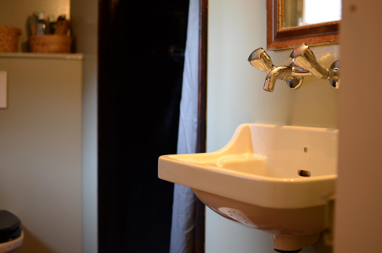 Bathroom 2, Gasthaus Rossli, Appenzell Ausserrhoden