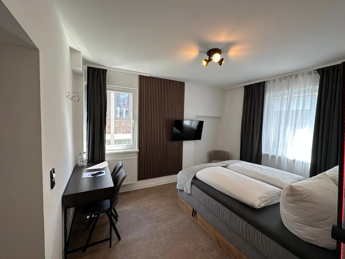 Others 2, Hotel Emilia, Würzburg