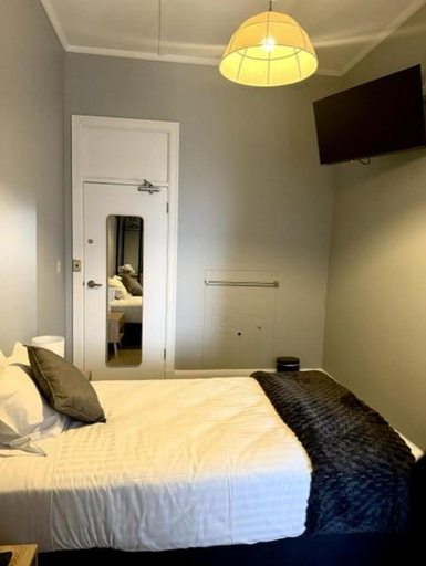 Others 5, Royal Hotel Tumut, Tumut