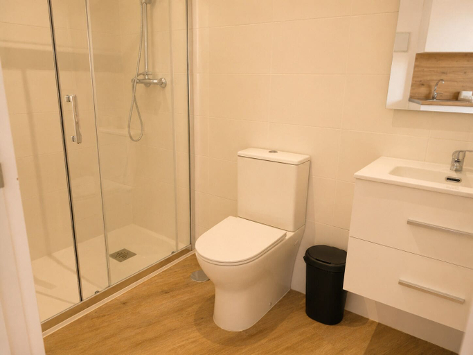 Bathroom, Aparthotel Fuenlabrada Central, Madrid