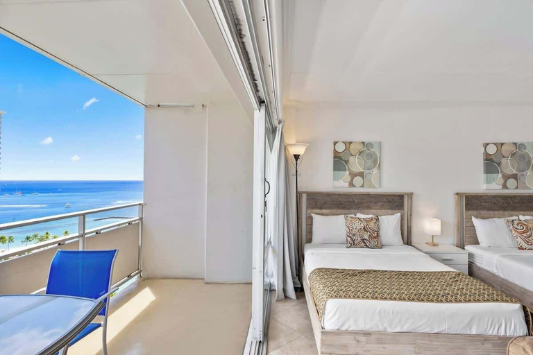 Room 5, @ Marbella Lane Scenic Ocean & Lagoonview Studio, Honolulu