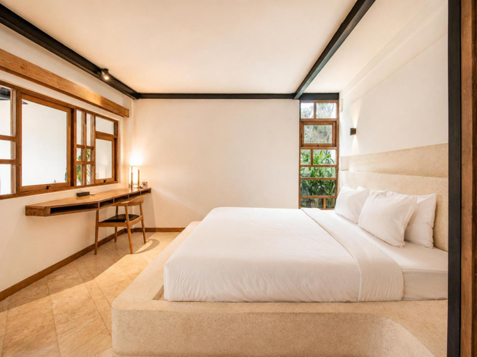 4, Sleek 2-br Art Deco Villa, 800m to the Beach, Badung