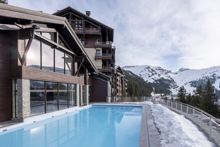 Pool 4, Scenic 4-person Mountain View Retreat, Haute-Savoie