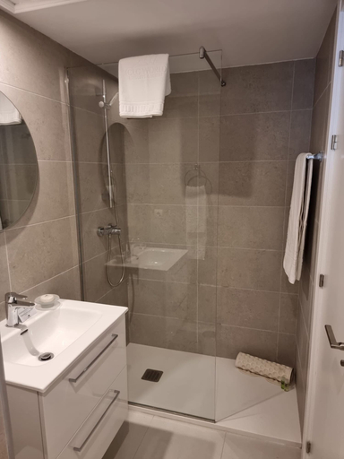 Room 5, AS PM 12B in Mijas Costa, Málaga