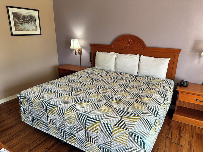 Bedroom 4, MOTOR INNS OF AMERICA, Monroe