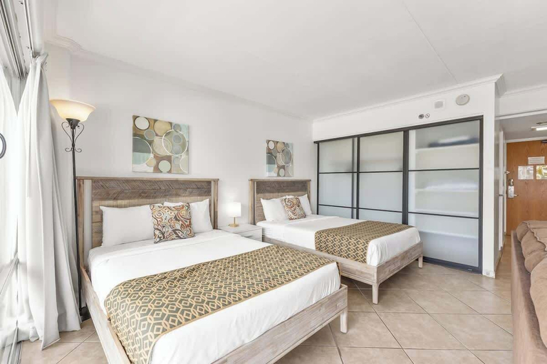Room 3, @ Marbella Lane Scenic Ocean & Lagoonview Studio, Honolulu