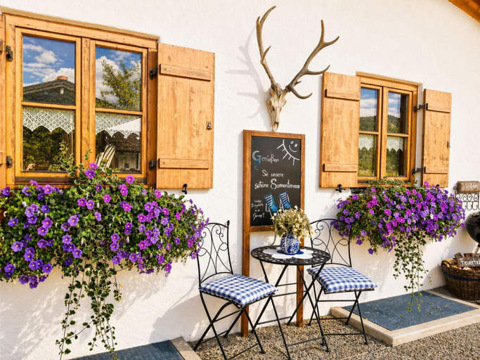 Others 4, Gastehaus Schonfeld, Traunstein