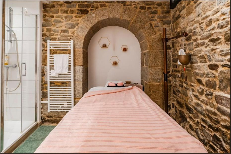 Bedroom, Mercier de Montigny - Les Chambres du Beffroi - SPA et Massage, Ille-et-Vilaine