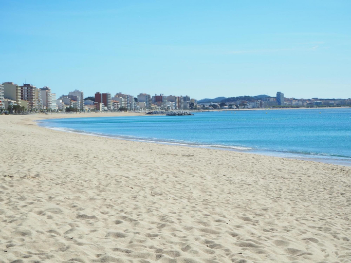 Room 3, Cozy Flat Over the Beach, Girona