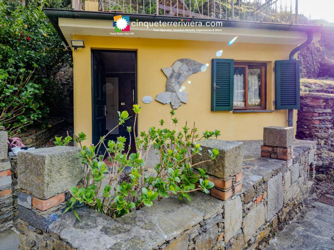 Entrance 4, Camere Giuliano Basso, La Spezia