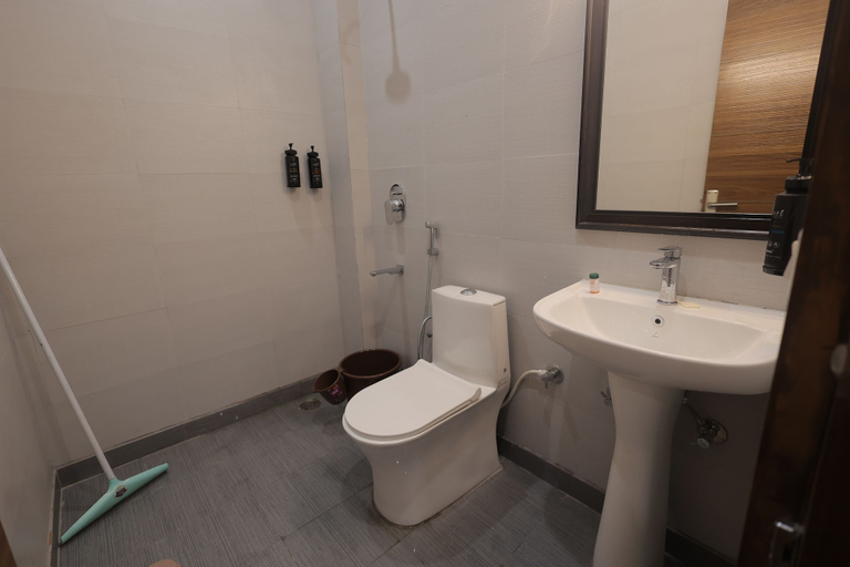 Bathroom 2, Maktain Glance, Dehradun