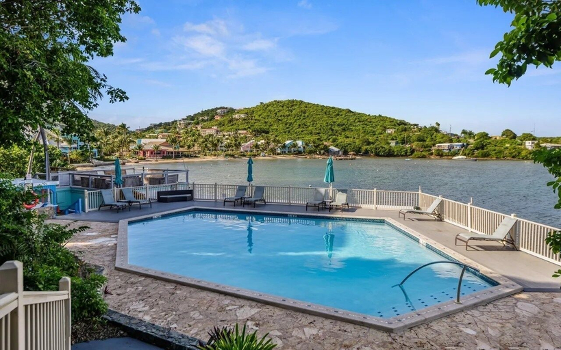 Pool 4, B29 1 Bedroom Condo, East End