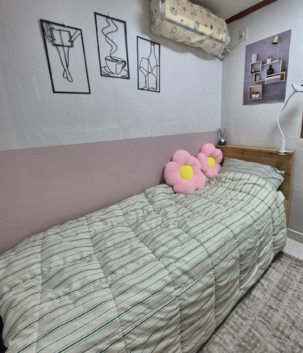 Bedroom 3, king's house, Buk