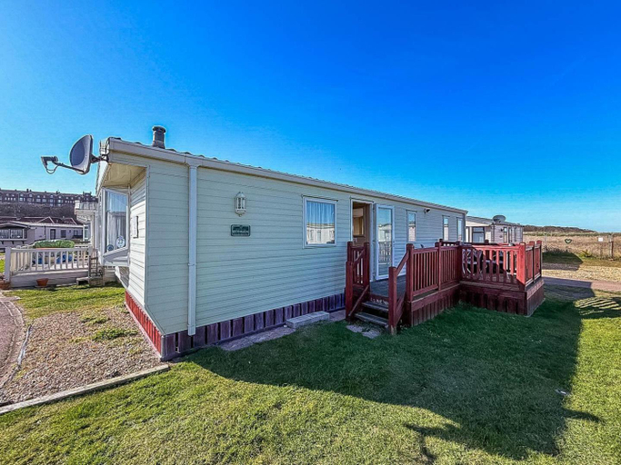 Exterior & Views 5, Great 6 Berth Caravan With Decking By The Beach In Suffolk Ref 40023Nd, Suffolk