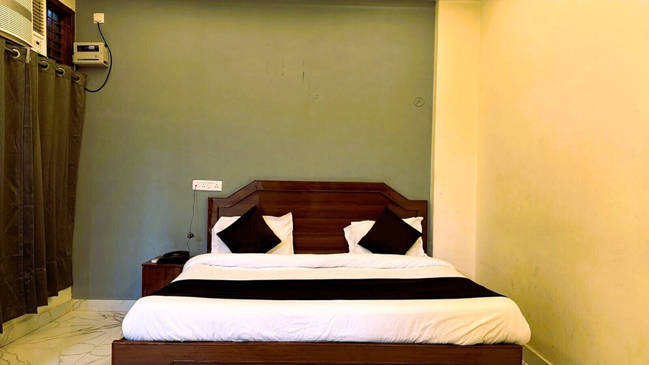 Room 5, Hotel Raghunath Residency, Kanpur Nagar