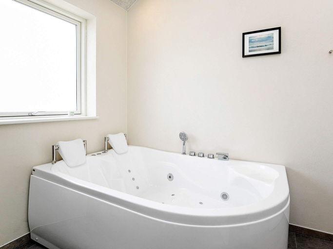 Bathroom 3, 5 star holiday home in Thisted, Thisted