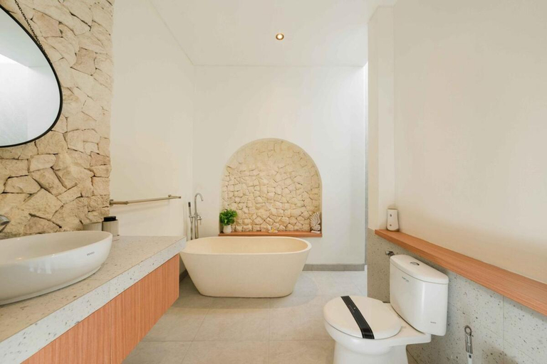 Bathroom 3, Madu Seminyak - Spacious 3BR Pool Villa, Badung