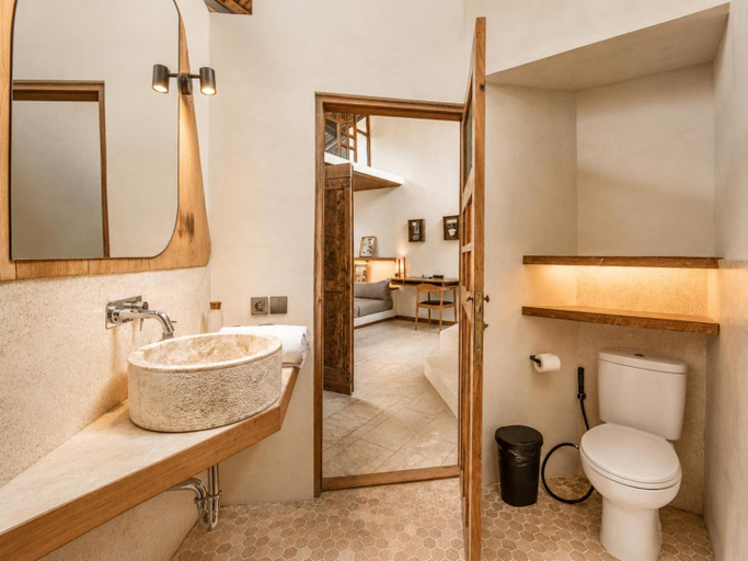 Bathroom 2, Opulent 1-BR Villa Just 800m from Canggu Beach, Badung