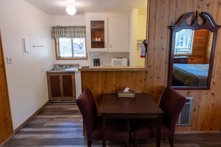 Others 4, The Tamarack Lodge, Fresno