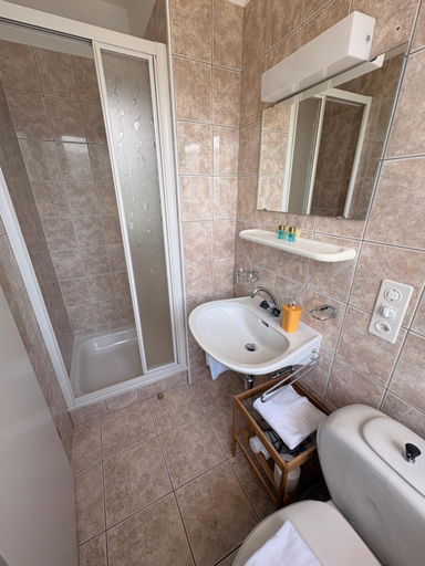 Bathroom 4, Garden Hotel Primavera, Locarno