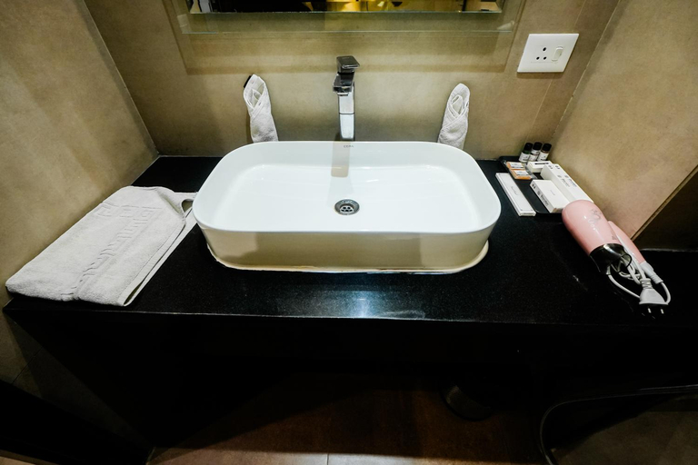 Bathroom 4, HOTEL DHAROHAR, Varanasi